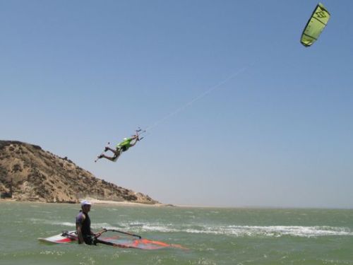 Kitesurfing