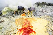 Foto: Sulfur Crater in Moonlight