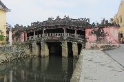 Foto: Vietnam. Bits of Authenticity and Economic Growth Craze