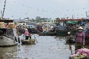 Foto: Vietnam. Bits of Authenticity and Economic Growth Craze