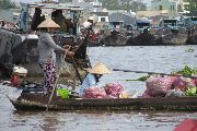 Foto: Vietnam. Bits of Authenticity and Economic Growth Craze