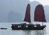 Foto: Vietnam. Bits of Authenticity and Economic Growth Craze