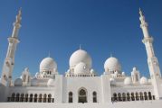 Foto: ABU DHABI AND DUBAI: BETWEEN AUTHENTICITY AND A MIRAGE