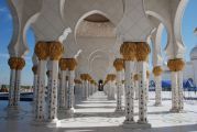 Foto: ABU DHABI AND DUBAI: BETWEEN AUTHENTICITY AND A MIRAGE
