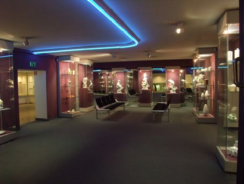 Hetjens Museum (German Museum of Ceramics and Pottery) / Hetjens-Museum (Deutsches Keramikmuseum)