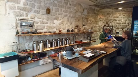 Yam’Tcha tea room and cafeteria